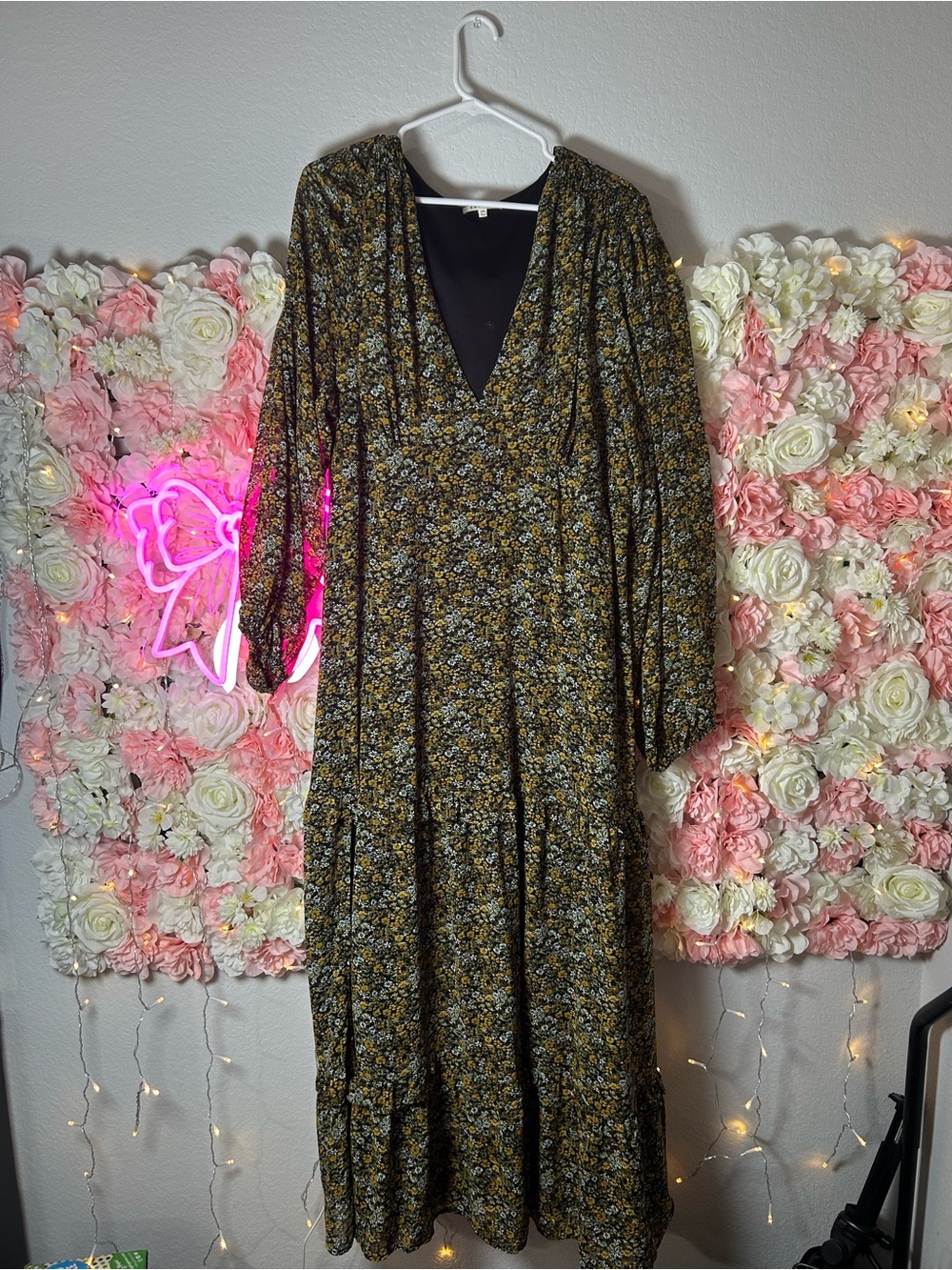 Floral V-Neck Long Sleeve Maxi Dress - Black/Olive